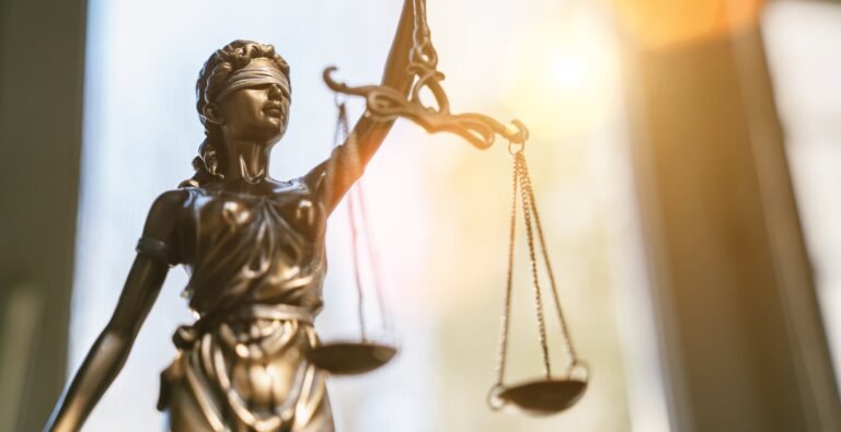 La mujer fue ingresada a prisión al no poder prestar la fianza de $100,000