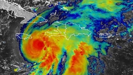 Se espera que toque tierra como un ciclón categoría 4, el más potente en impactar la isla desde que existen los registros