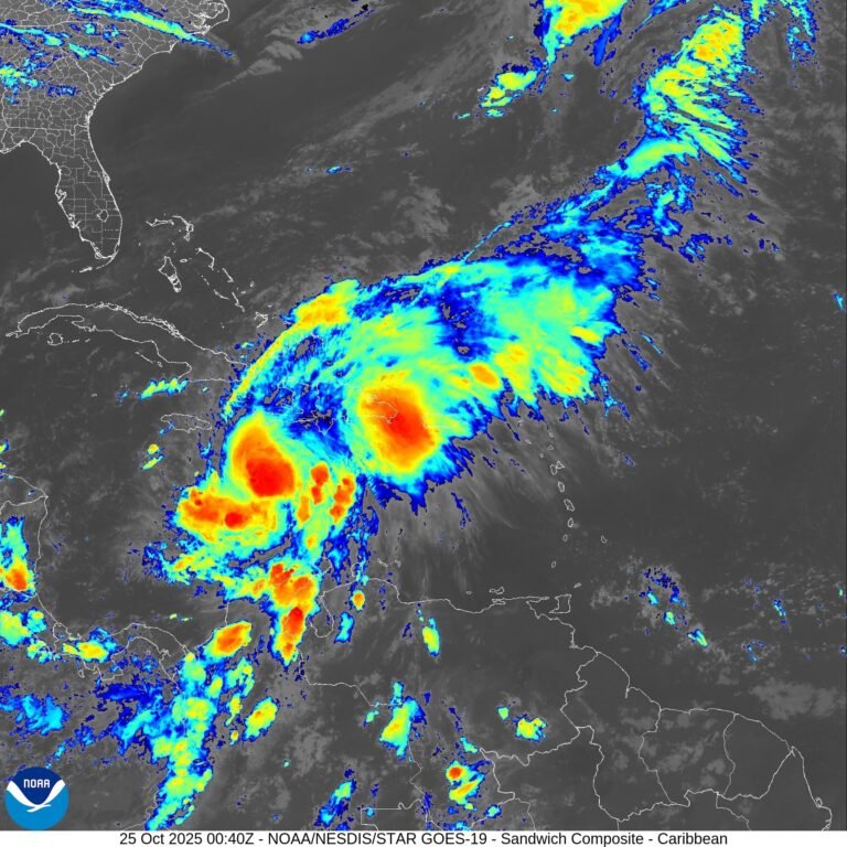 El sistema aumentó sus vientos máximos sostenidos a 60 millas por hora