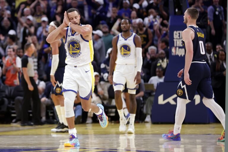 Stephen Curry lució con 42 puntos en el triunfo en tiempo extra