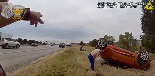 La policía de Fort Worth publicó las imágenes del rescate en las redes sociales