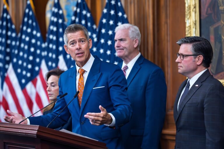 Según el secretario de Transporter, Sean Duffy, la administración de Gavin Newsom emitió ilegalmente licencias comerciales a no ciudadanos