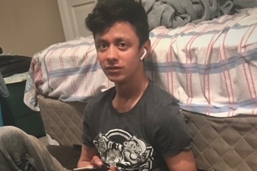 Josué Castro Rivera, de 24 años, falleció tras ser impactado por un vehículo mientras intentaba cruzar la interestatal 264 en Norfolk
