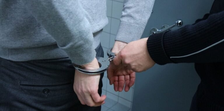 Los menores están entre las edades de 4 a 8 años