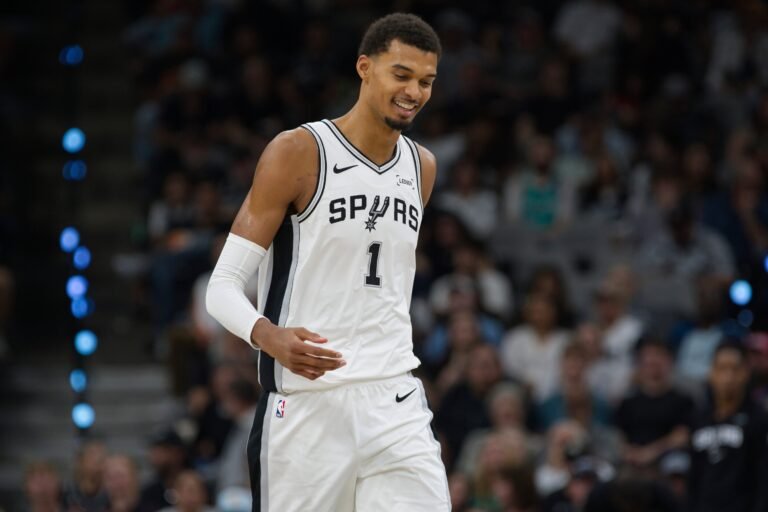 Los Spurs mejoraron su récord a 3-0 en el inicio de la temporada de NBA