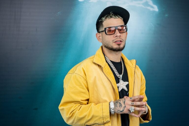 El novel artista urbano debutó este fin de semana en el Coliseo, donde interpretó el éxito “Veldá”, junto a Bad Bunny