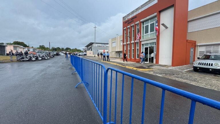 Las víctimas tienen tres y ocho años, informó el Departamento de Justicia