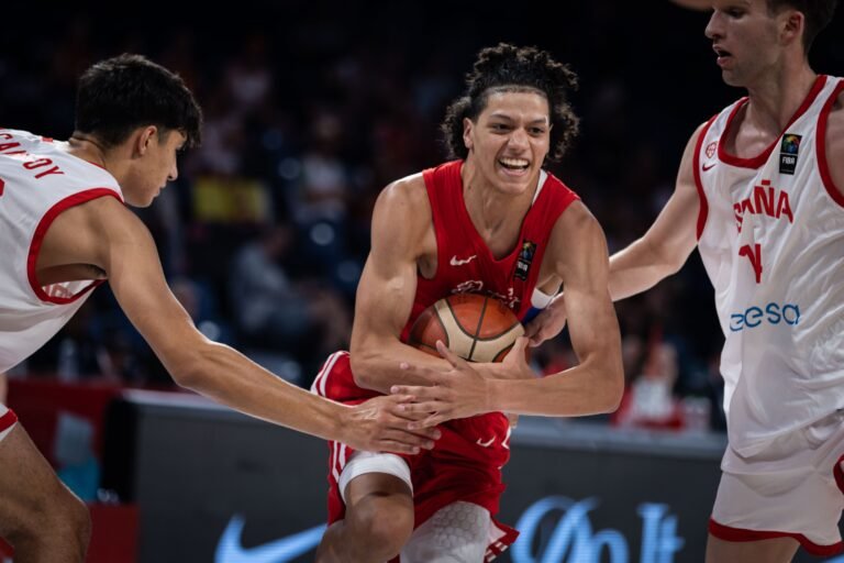 El canastero de 17 años se comprometió con Florida Atlantic University, que marcará el inicio de su carrera en el baloncesto colegial de Estados Unidos