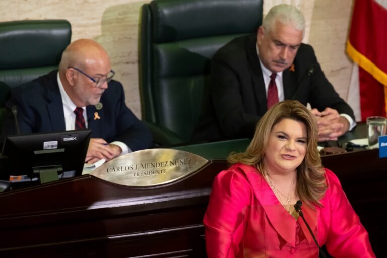 A pocas horas de que se venciera el plazo constitucional, la gobernadora determinó no firmar la medida que favorecían los presidentes legislativos y que rechazaban los alcaldes