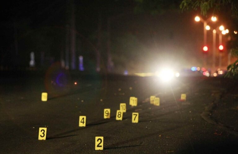 Agentes que realizaban una ronda preventiva por la zona se toparon con el cuerpo, confirmó la Policía