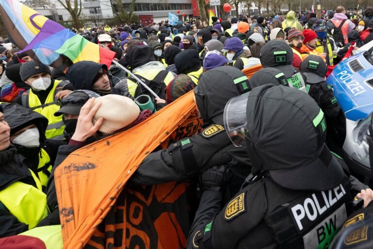 Grupos de manifestantes bloquearon carreteras en y alrededor de Giessen