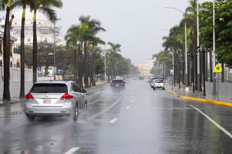 De igual forma, se mantiene un riesgo moderado de corrientes marinas para las costas del norte y este, incluyendo a Culebra