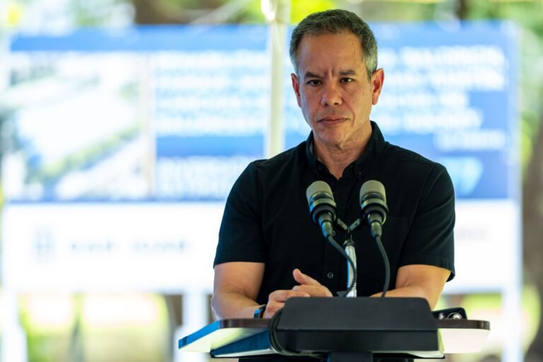 El alcalde Miguel Romero indicó que los cambios, que están bajo evaluación de la Legislatura Municipal, resultaron de una reunión reciente con AVISAJ