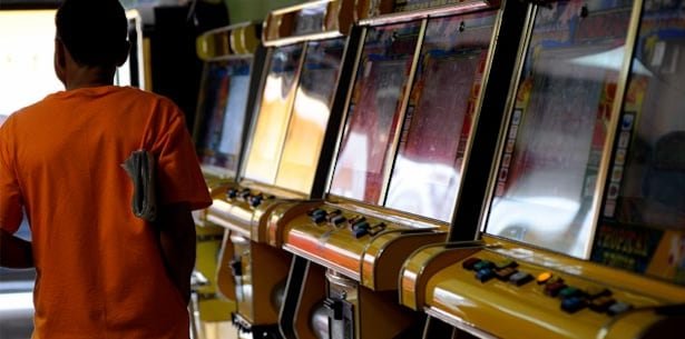 Los sujetos estuvieron cuatro días reclamando premios ilegales y ahora son buscados por la Policía