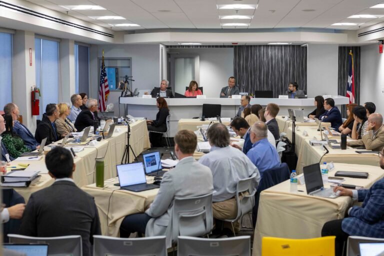 Las interrogantes con el manejo de los fondos federales y los desafíos de priorizar proyectos entre tres entidades han resaltado durante el procedimiento