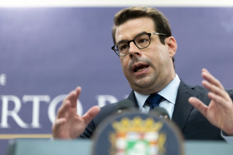 El secretario de la Gobernación también atribuyó el pesimismo ciudadano a factores externos a la administración de Jenniffer González