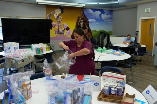 En medio de la incertidumbre sobre la ayuda debido al cierre del gobierno, los estudiantes dependen cada vez más de las universidades para comprar alimentos