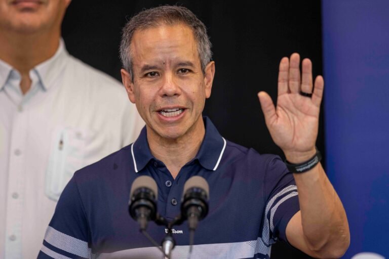 El alcalde de San Juan rechazó que su mensaje respecto a que su administración “sí funciona” fuera una crítica a la labor de la primera ejecutiva