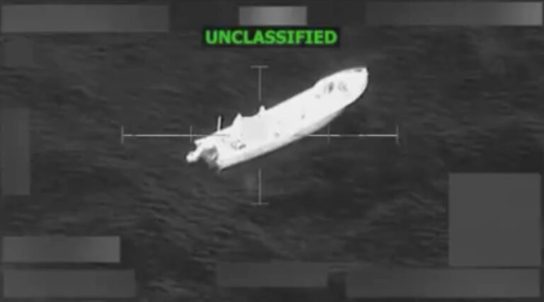 El secretario de Guerra, Pete Hegseth, anunció el bombardeo contra dos botes
