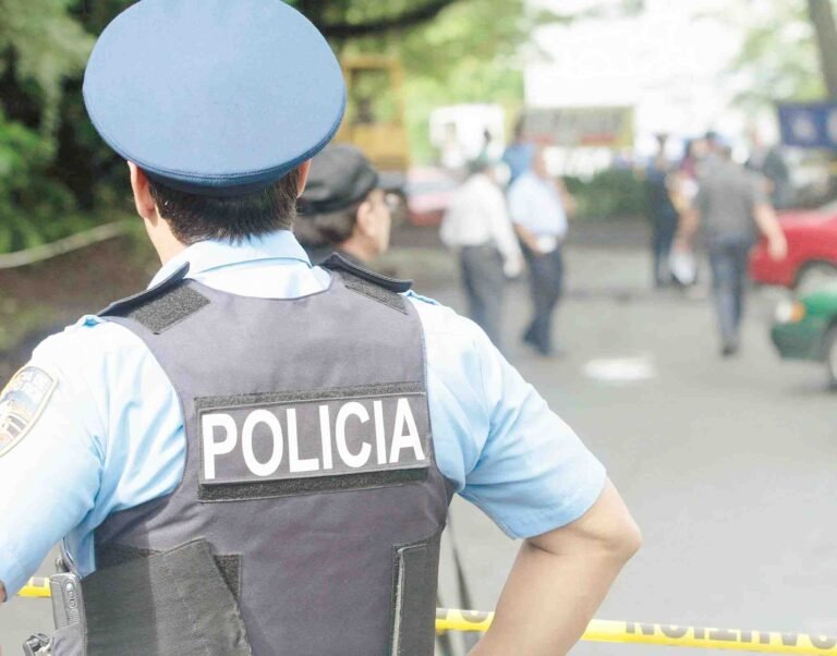 Agentes municipales confirmaron el hallazgo al lado de una conocida tienda