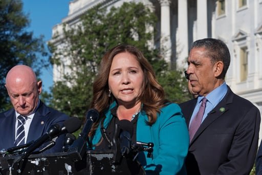 Tras una elección especial en Arizona, la demócrata ocupará el escaño que dejó su padre, el fenecido Raúl Grijalva