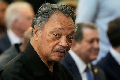 El reverendo, de 84 años, que antes padecía Parkinson, ahora está hospitalizado por parálisis supranuclear progresiva.