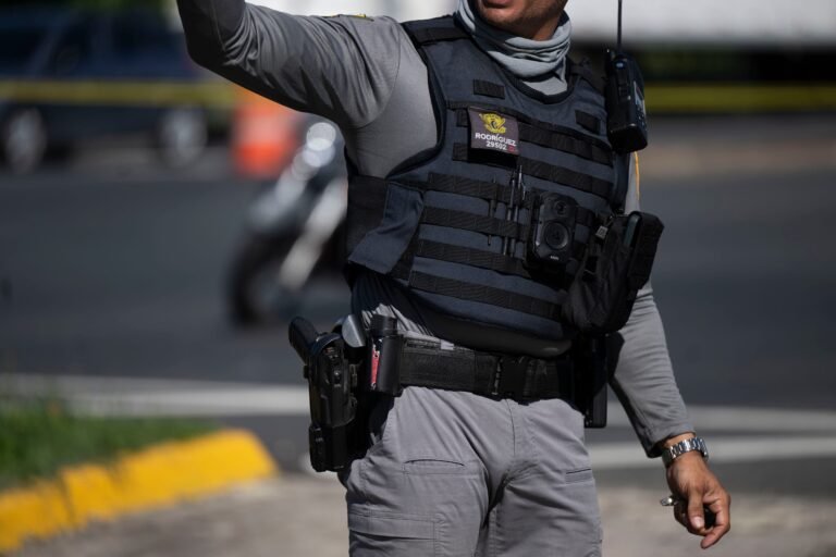 Según la Policía, conducía a una velocidad que presuntamente no le permitió mantener el control del volante