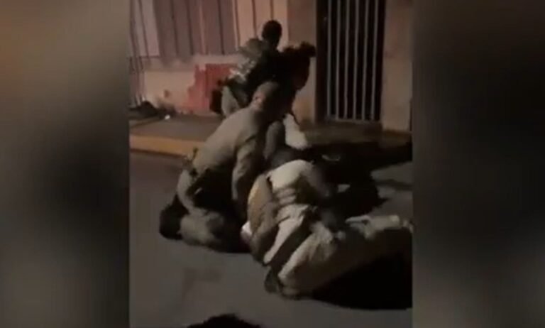 Según varios vídeos enviados por residentes, al menos una persona fue detenida en una intervención en la calle 12