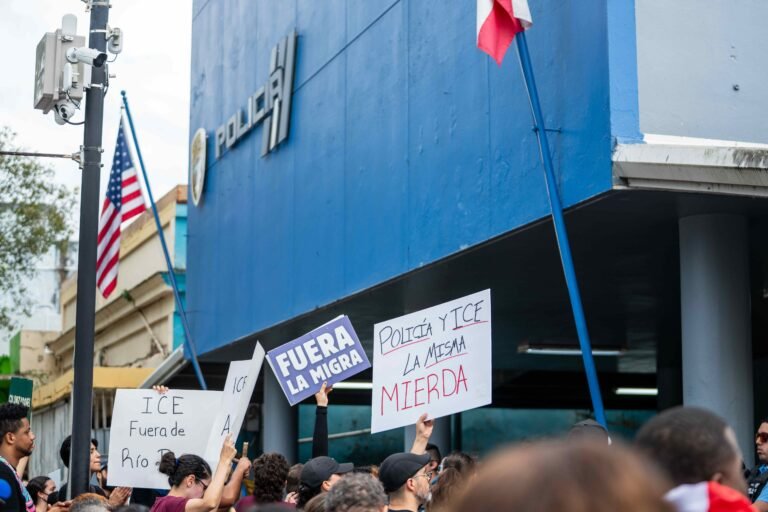 Líderes comunitarios aseguraron que los residentes en esa comunidad defenderán a sus vecinos y vecinas de los operativos antiinmigrantes