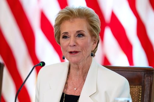 El presidente está trasladando importantes programas de subvenciones