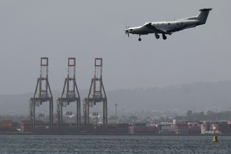 La notificación, que vencerá el 16 de febrero de 2026, alertó sobre un aumento en las operaciones de “aeronaves del Estado”
