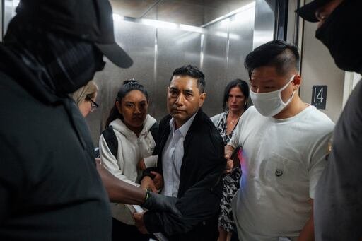 Las tácticas agresivas de la administración de Donald Trump en los tribunales de inmigración han convertido audiencias rutinarias en engaños