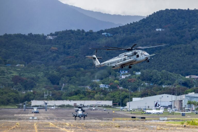 Así se indicó en un Aviso de Misión Aérea (NOTAM), mientras que otro boletín informó sobre entrenamientos en el Campamento Santiago en Salinas