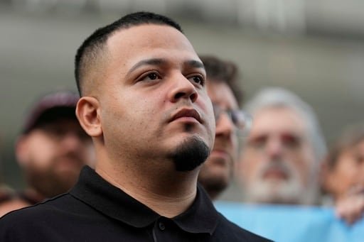 Los abogados alegan que el gobierno lo intenta deportar a países africanos por la vergüenza de tener que admitir que su deportación anterior fue un error
