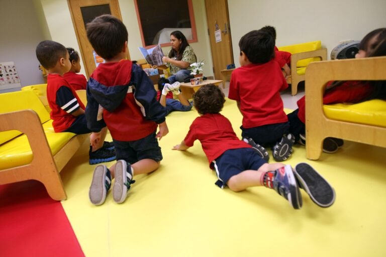 La iniciativa, vigente hasta el 30 de junio de 2026, otorga ayudas de $150 o $300 por menor, para cubrir parcial o totalmente ese servicio