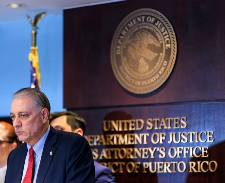 Los oficiales supuestamente intentaron poseer para distribuir cocaína en varias ocasiones desde abril de 2023