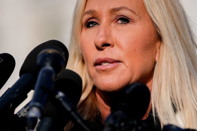 Su renuncia se produce tras un enfrentamiento público con el presidente por los archivos relacionados a fenecido convicto ofensor sexual, Jeffrey Epstein