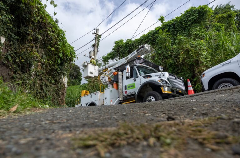 Según la gobernadora, la empresa viene obligada a cumplir con una orden ejecutiva emitida en marzo