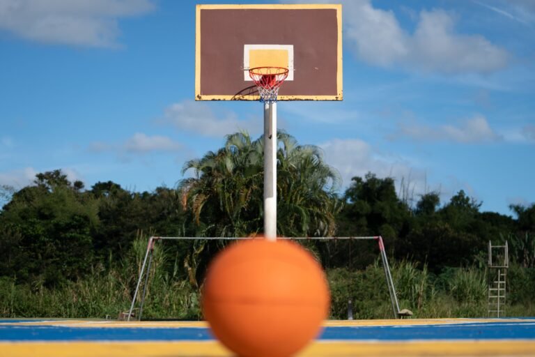 El Comité Olímpico de Puerto Rico y la Federación de Baloncesto coincidieron en que la necesidad empuja a las familias a recurrir a prácticas prohibidas por ley, mientras discuten posibles guías y orientaciones para los clubes