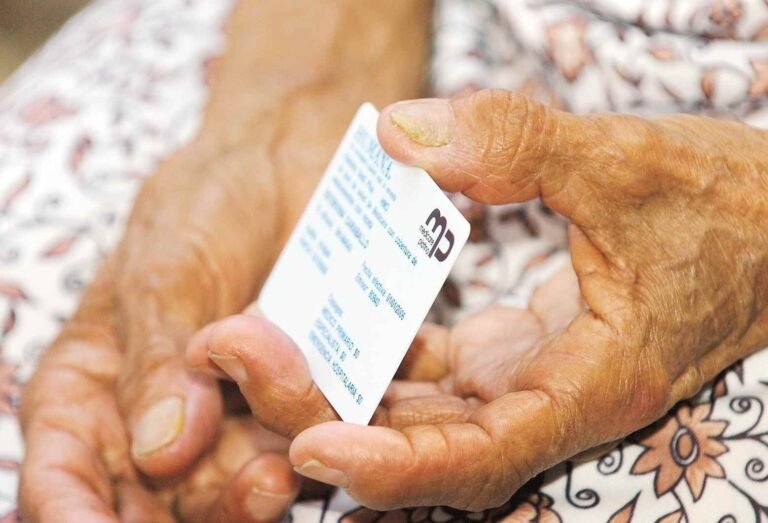 La gobernadora Jenniffer González indicó que la regla podría limitar las opciones de servicio para poblaciones vulnerables