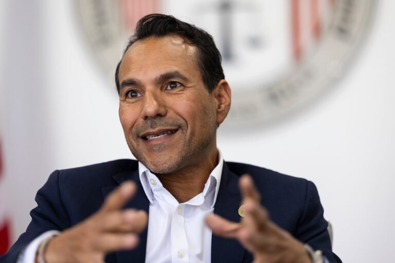 Robert Mujica señaló que el estatuto no debe ser implantado por sus aparentes inconsistencias con las políticas del plan fiscal