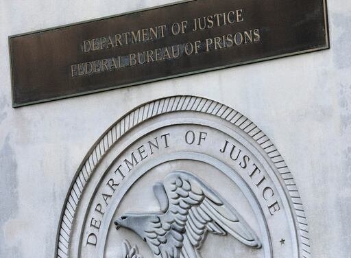 Terminal Island actualmente alberga casi 1,000 reclusos entre ellos el defraudador de criptomonedas Sam Bankman-Fried y el abogado de celebridades caído en desgracia Michael Avenatti
