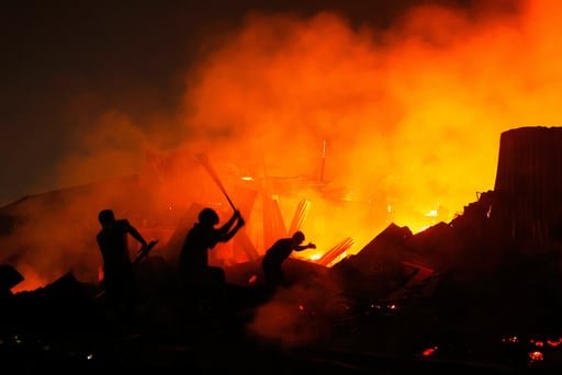 Los bomberos necesitaron 16 horas para controlar el fuego en el asentamiento de Korail