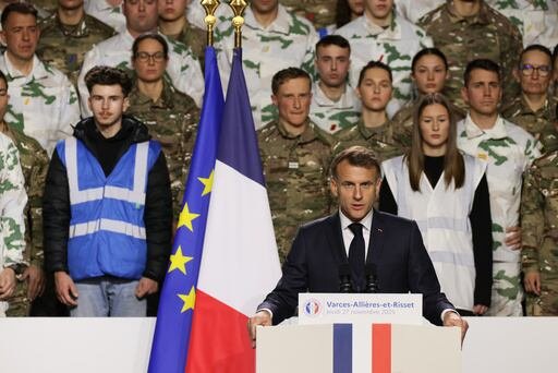 El presidente de Francia busca reforzar las fuerzas armadas en medio de la creciente preocupación por la amenaza de Rusia a Europa