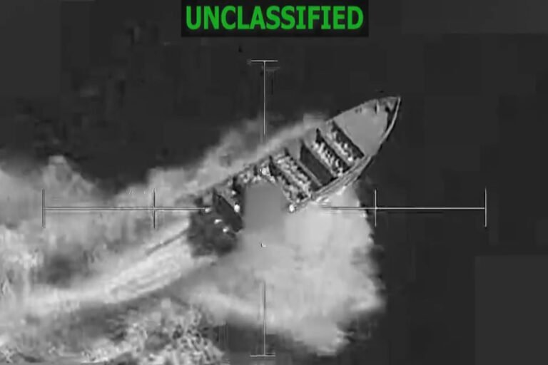 Las Fuerzas Armadas estadounidenses acompañaron la publicación del ataque con un vídeo donde se observa a un buque en movimiento que resulta impactado.