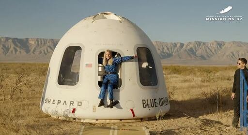 Michaela Benthaus, lesionada en un accidente, cumplió su sueño de viajar al espacio a bordo de un vuelo de Blue Origin