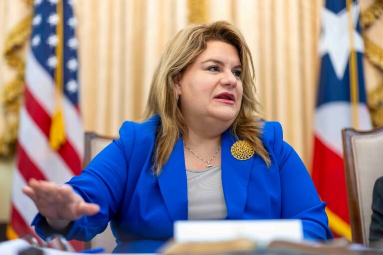 La gobernadora estampó su firma en otras 18 medidas