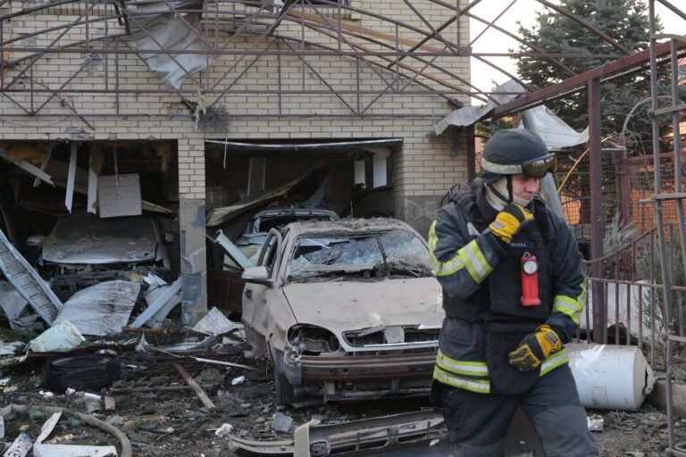 El servicio de emergencia de Ucrania informó sobre ocho muertos y 27 heridos