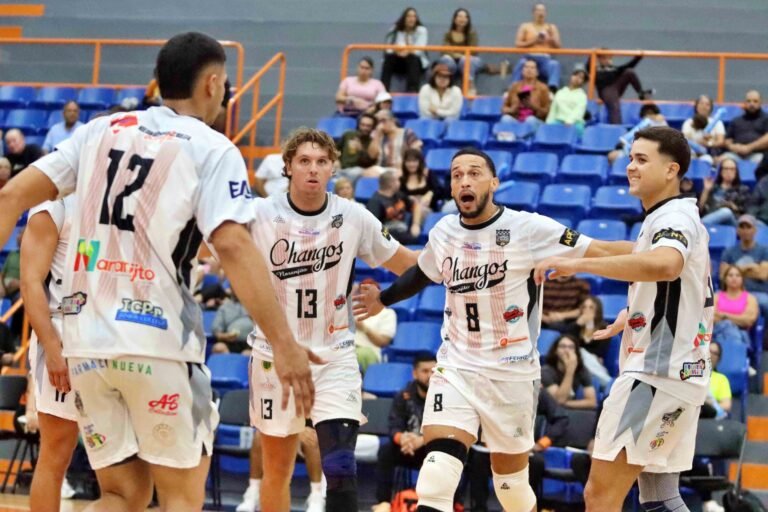 El sexteto de Naranjito defendió El Nido ante los Plataneros de Corozal y llevará la Serie A a un tercer partido este martes