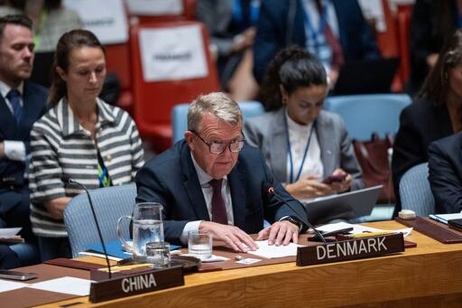 De inmediato, Dinamarca insiste en el respeto a la integridad de su territorio autónomo